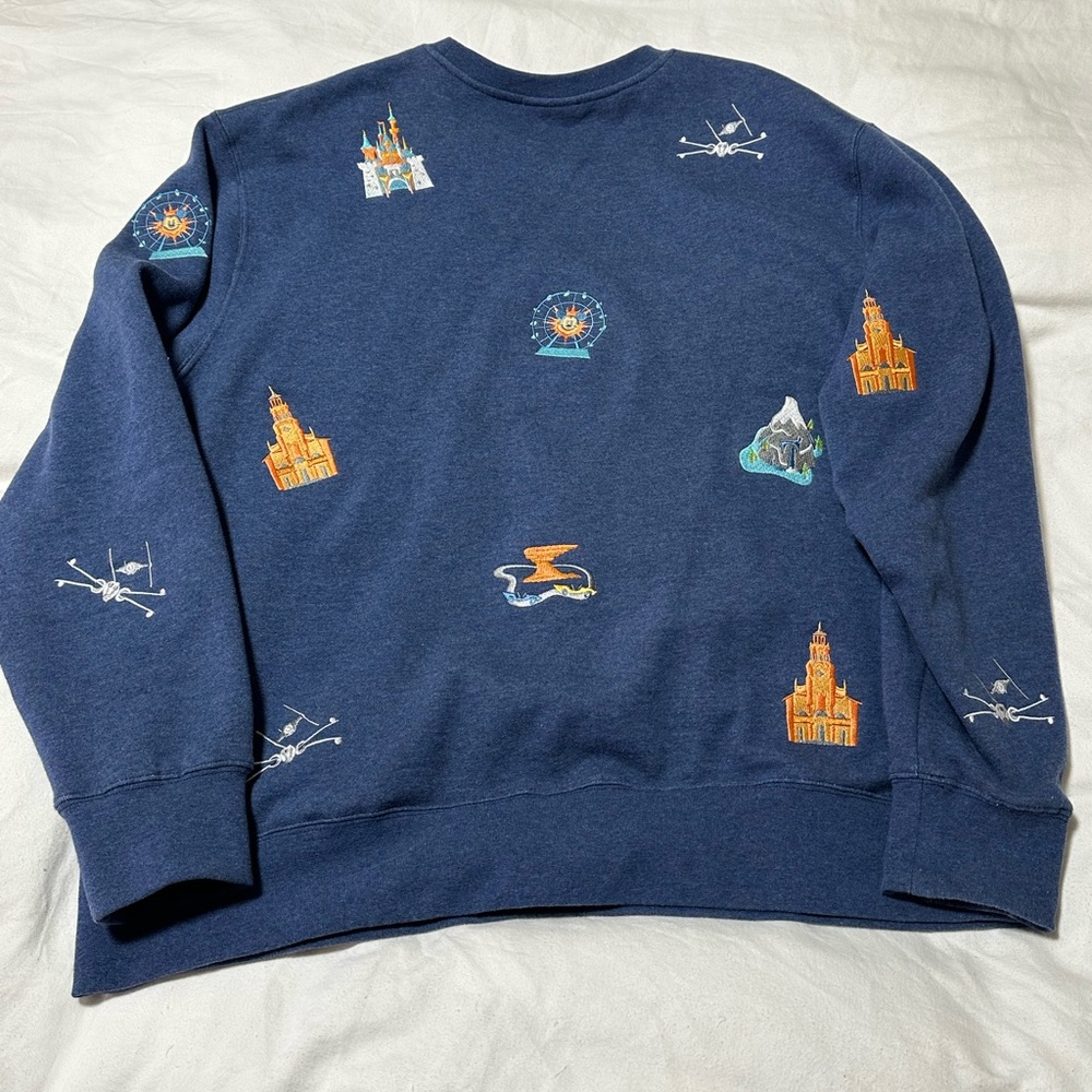 Disney Parks 🏰 ✨🐭  Patch Crew Neck Sweatshirt
